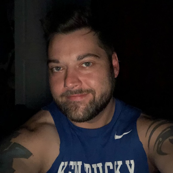 Meet your Posher, Chris - Picture 1 of 3